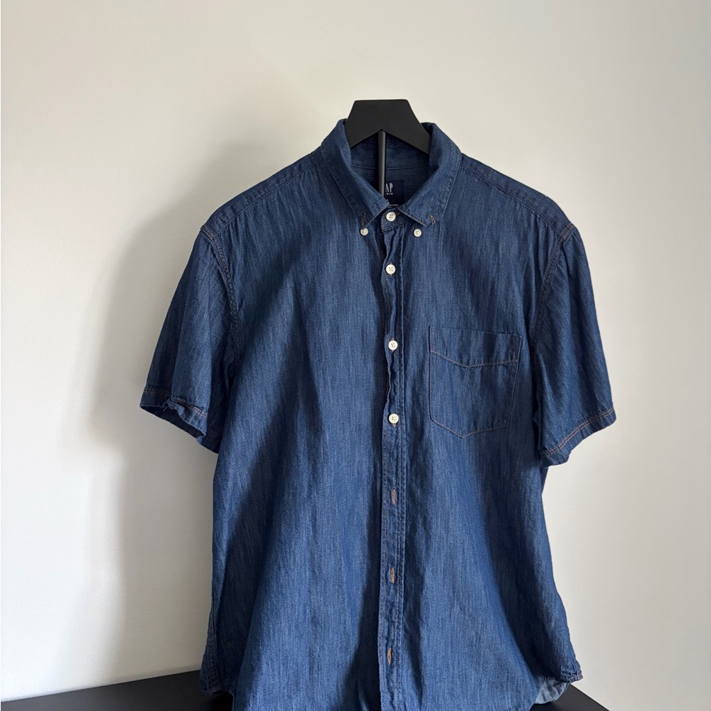 Bundle of 4 men’s size L shirts